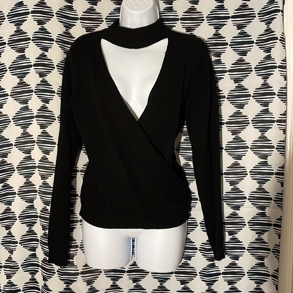 Sweaters - NWOT black super soft sweater with choker detail